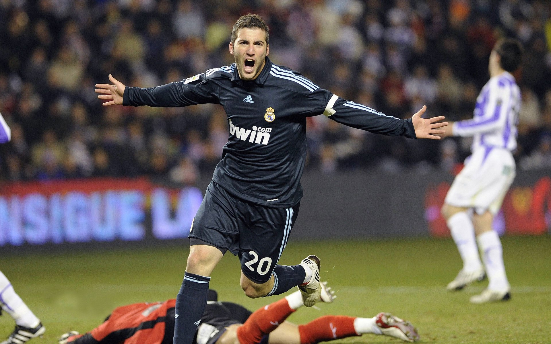 _旗帜飘扬的运动会：传递体育精神_，运动会传承的精神